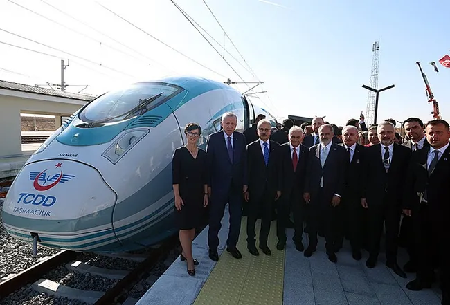 baskan-erdogan-cerkezkoy-kapikule-hizli-tren-hattinda-test-surusu-yapti-1791560255161.jpeg Çerkezköy-Kapıkule Hızlı Tren Hattı hizmete açıldı! İlk seferi Başkan Erdoğan gerçekleştirdi