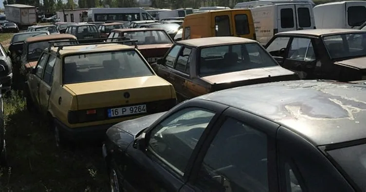 Bursa’da araçlar otoparklarda çürüyor