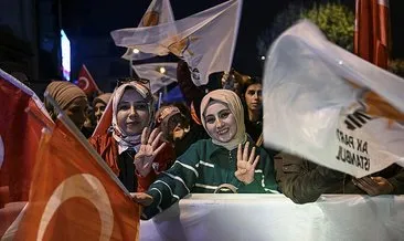 AK Parti İstanbul İl Başkanlığı önünde seçim heyecanı