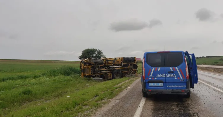 Aksaray’da korkutan kaza: Askeri araç devrildi! 2 yaralı