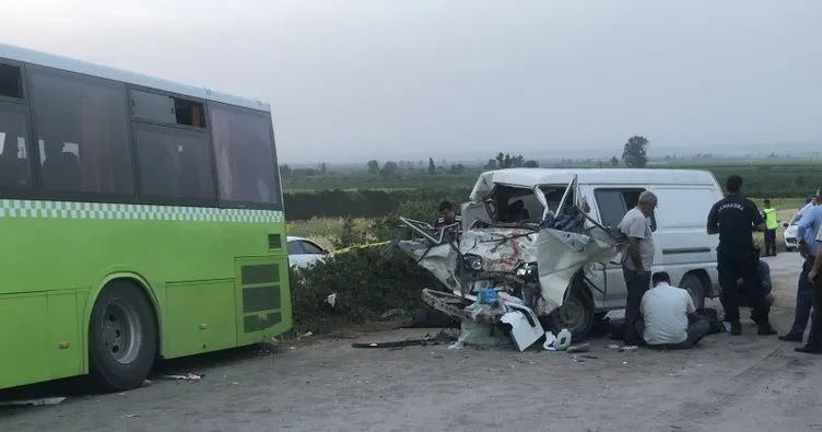 Adana’da korkunç kaza! Minibüs ile belediye otobüsü çarpıştı: 2 ölü, 10 yaralı