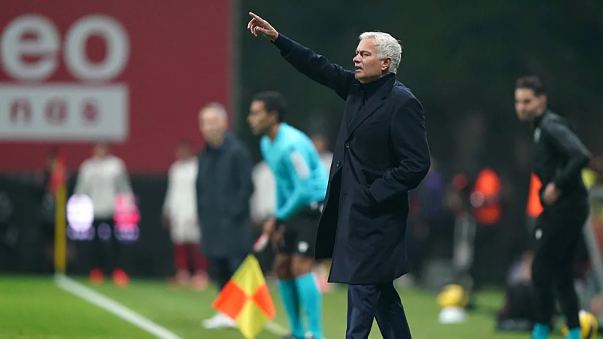 Braga maçında Jose Mourinho’yu çıldırtan karar! ‘Garip şeyler oluyor’ – Galeri Braga maçında Jose Mourinho’yu çıldırtan karar! ‘Garip şeyler oluyor’ – Galeri