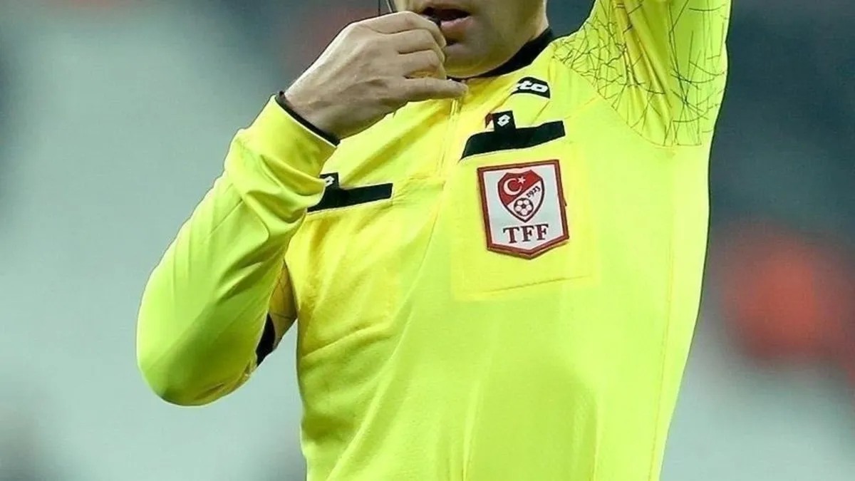 Süper Lig’de 3 karşılaşmanın hakemi açıklandı! Süper Lig’de 3 karşılaşmanın hakemi açıklandı!