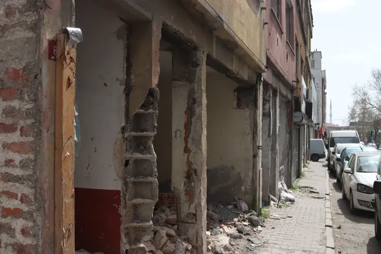 SON DAKİKA: İBB’nin kentsel dönüşüm rezaleti mahalleliyi canından bezdirdi! Mahalle korku filmini andırıyor