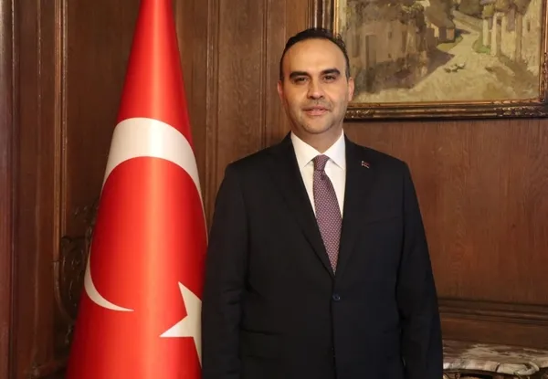 bakan-kacir-hit-30u-tanitti-turkiyeden-10-milyar-dolarlik-yapay-zeka-hamlesi-1781770717370.jpg