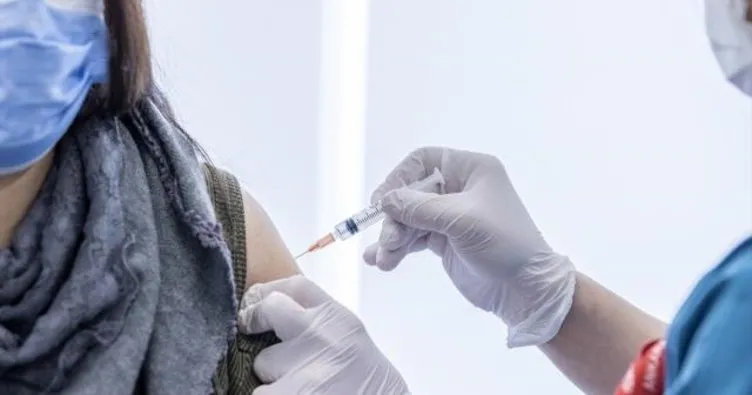 Almanya’da 9 yaşındaki bir çocuğa yönetmeliğe aykırı olarak koronavirüs aşısı uygulandı