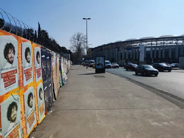 istanbul-trafigini-rahatlatacak-proje-kaderine-terk-edildi-atil-birakilan-levazim-tuneli-curumeye-basladi-1644927252885.jpg Ekrem İmamoğlu'nun kararıyla kaderine terk edilmişti... Levazım Tüneli çürümeye başladı