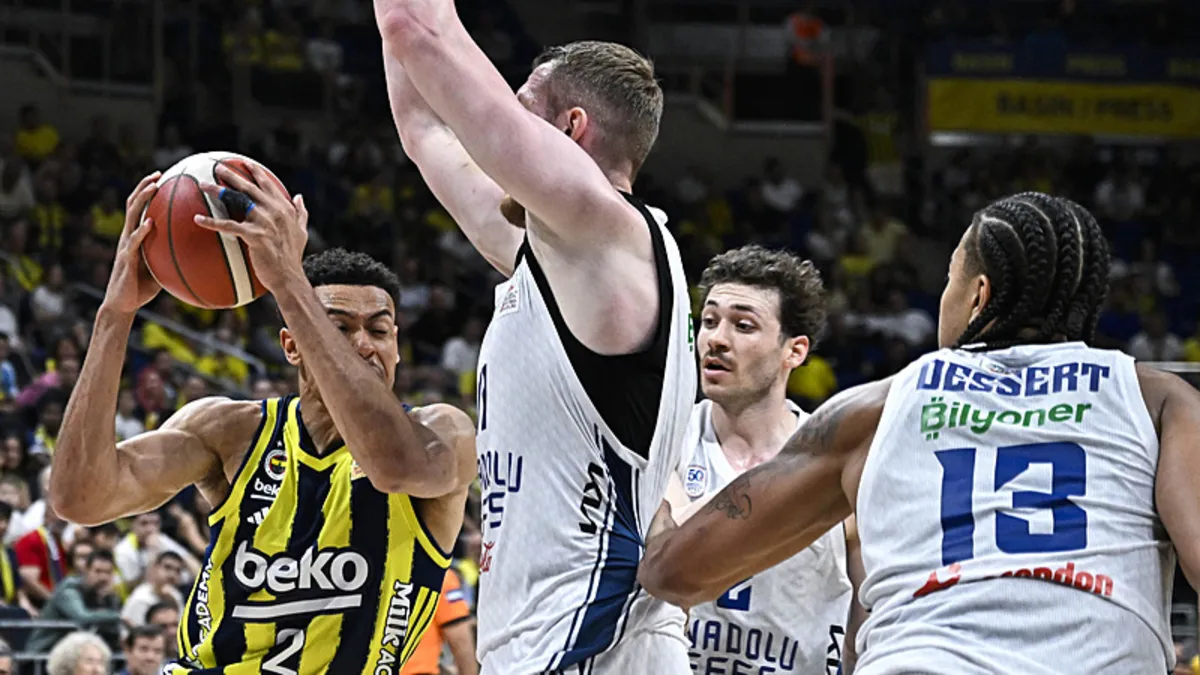 Anadolu Efes’i mağlup eden Fenerbahçe Beko seriyi 2-0 yaptı! Anadolu Efes’i mağlup eden Fenerbahçe Beko seriyi 2-0 yaptı!
