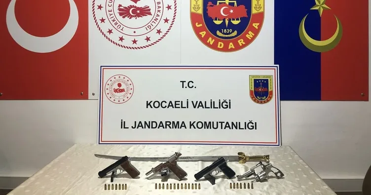 Baskın yapılan evden kılıç çıktı