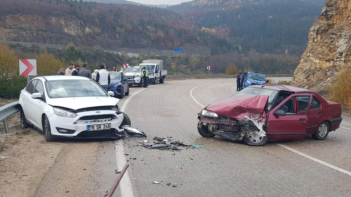 Karabük'te feci kaza: 1'i ağır 8 yaralı