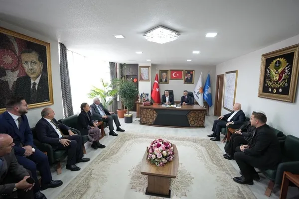 milli-egitim-bakani-tekin-3-5-tane-partiliyi-dava-ve-yol-arkadasini-ikna-edemeyen-bir-genel-baskan-bugun-cikmi-1779802353080.jpg