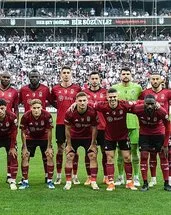 Beşiktaş’ta 3 oyuncu ile yollar ayrılıyor!