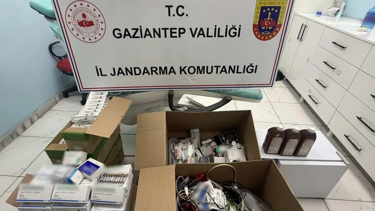 Gaziantep'te ruhsatsız bir diş kliniğinde sahte doktorluk yapan bir kişi gözaltına alındı.