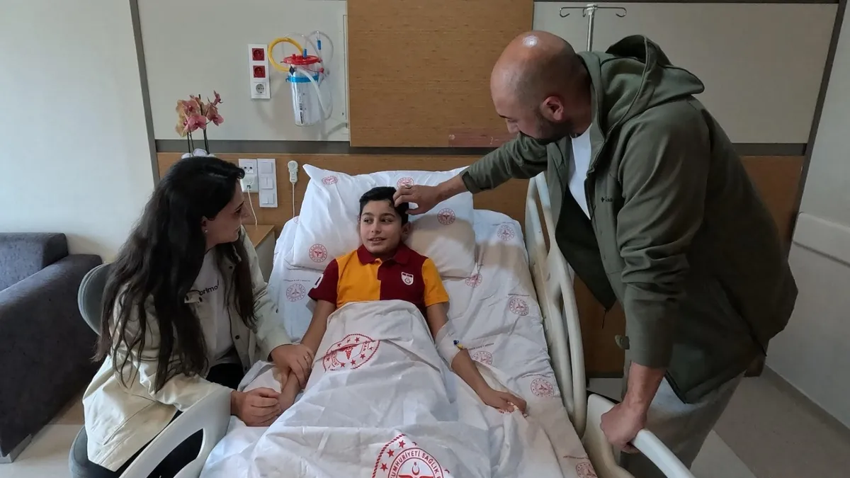 Top oynarken beyin kanaması geçirdi: 11 yaşındaki çocuk Şehir Hastanesinde hayata tutundu Top oynarken beyin kanaması geçirdi: 11 yaşındaki çocuk Şehir Hastanesinde hayata tutundu