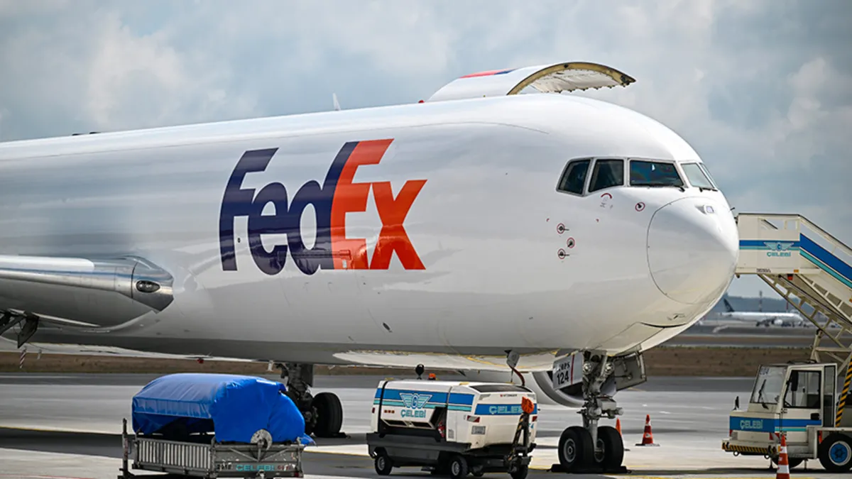 FedEx, gümrük vergisi iadesi için ABD yönetimine dava açtı