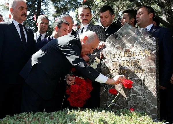 Alparslan Türkeş vefatının 21. yıldönümünde mezarı başında anıldı