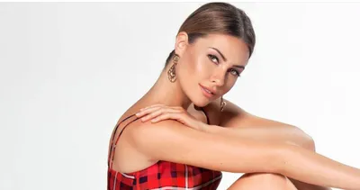 Serdar Ortaç’ın model eşi Chloe Loughnan’ın annesinin güzelliği dudak uçuklattı! İşte Chloe Loughnan’ın annesiyle bikinili paylaşımı...