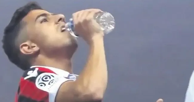 Hakem, Müslüman oyuncunun iftarı için maçı durdurdu