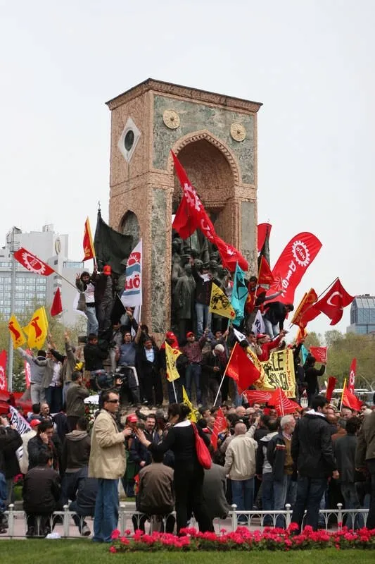 İşçiler 32 yıl sonra Taksim'de