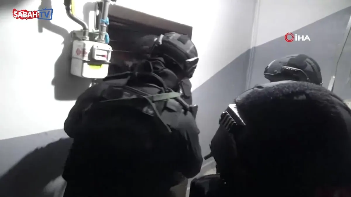 Bakan Yerlikaya: “MLKP silahlı terör örgütüne yönelik operasyonda 96 şüpheliyi yakaladık” | Video videosunu izle Bakan Yerlikaya: “MLKP silahlı terör örgütüne yönelik operasyonda 96 şüpheliyi yakaladık” | Video videosunu izle