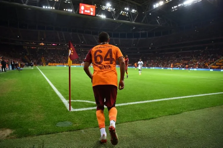 Son dakika Galatasaray transfer haberleri: Galatasaray yılın bombasını patlatıyor! Okan Buruk iki yeni transferin biletini kesti