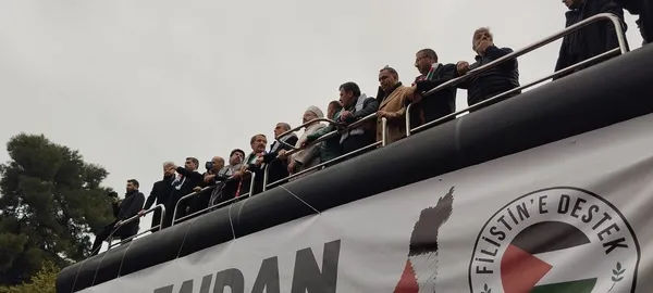 sanliurfada-binlerce-kisi-filistin-icin-yurudu-1702142234656.jpg