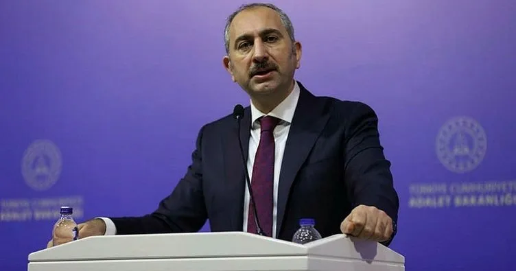 Adalet Bakanı Gül, Hukuk Eğitimi sempozyumunda konuştu: Hukuk fakültesi tabelası asılması binayı hukuk fakültesi yapmaz