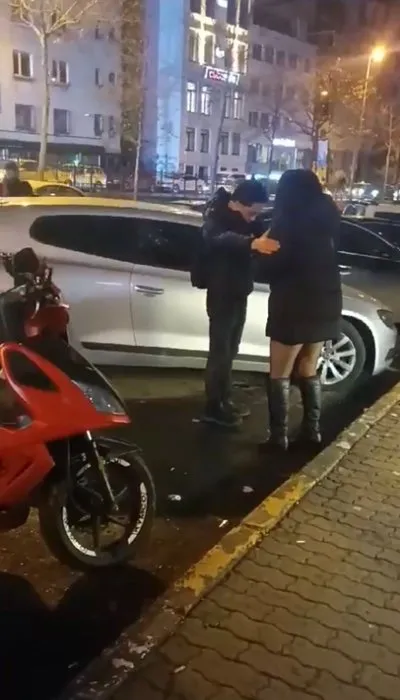 İstanbul’un göbeğinde taciz: Genç kadını o halde görenler yanına koştu!