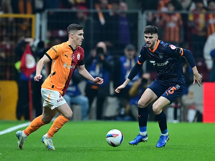 turkiye-kupasi-galatasaray-basaksehir-gol-perdesi-acildi-canli-1736359888743.jpeg