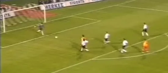 unutulmayan-galatasaray-besiktas-derbileri-sergen-atti-sampiyonluk-geldi-1647261907498.jpg