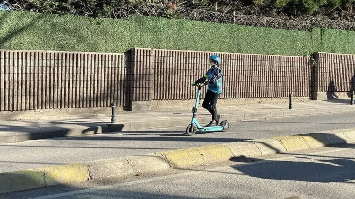 Belçika’da elektrikli skuterlerde yeni dönem: Kask zorunluluğu bugün başladı