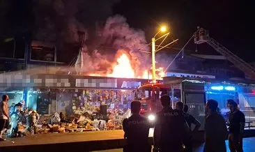 Bursa'da hediyelik eşya mağazası alev alev yandı #bursa