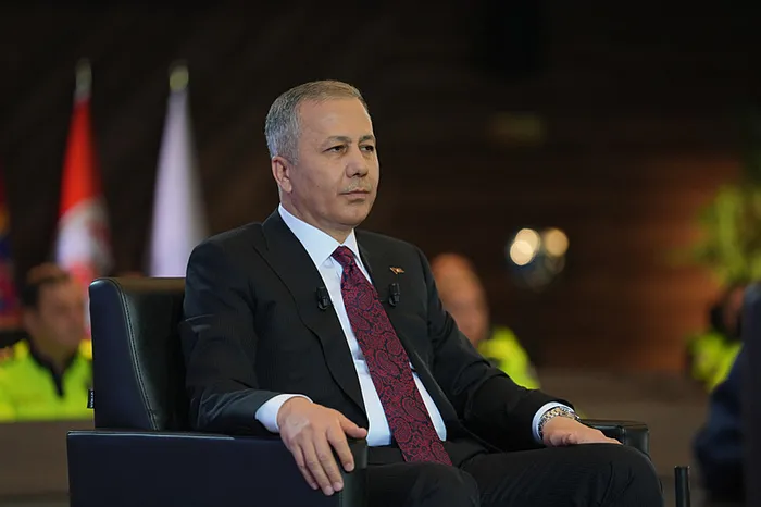 son-dakika-icisleri-bakani-ali-yerlikaya-acikladi-trafikte-yeni-donem-uygulamalari-neler-1759826607273.jpg