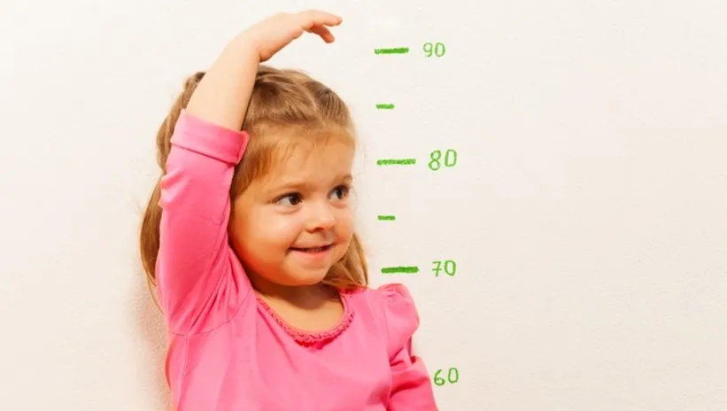 Kısa boylu çocuk tanımı sandığınızdan daha tehlikeli olabilir! Çocuk endokrinologu uyardı