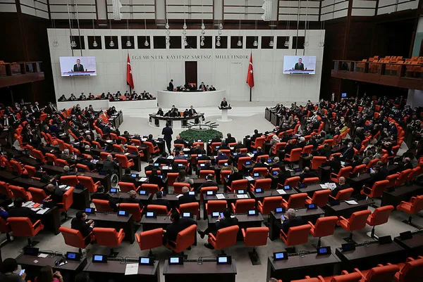 son-dakika-tbmm-genel-kurulundan-gecti-2022-yili-butce-kanun-teklifi-kabul-edildi-1639774041721.jpg