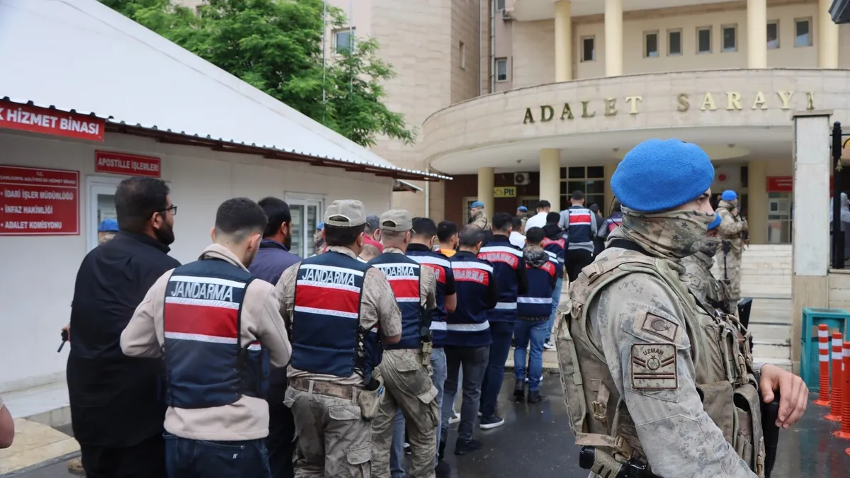 Şanlıurfa’da Sahte Sağlık Raporu Operasyonu’nda 38 kişi tutuklandı Şanlıurfa’da Sahte Sağlık Raporu Operasyonu’nda 38 kişi tutuklandı
