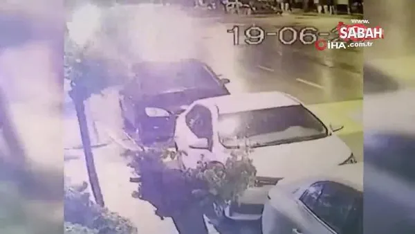 Park halindeki otomobile çarpıp ardına bile bakmadan kaçtı | Video