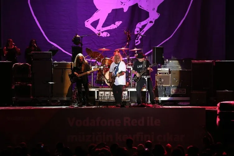 Neil Young’dan İstanbul’da muhteşem konser
