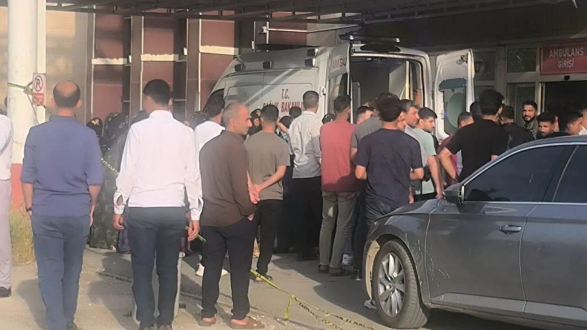 Şanlıurfa’da otomobilin çarptığı yaya ağır yaralandı Şanlıurfa’da otomobilin çarptığı yaya ağır yaralandı