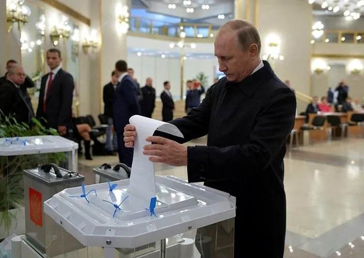 Rusya seçimlerinde Putin’in yüzü gülüyor