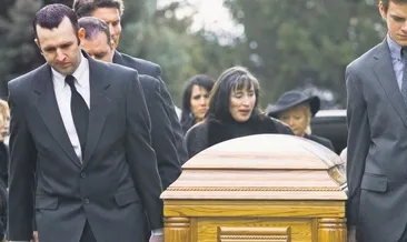 Cenazede de bu yapılmaz yuh!