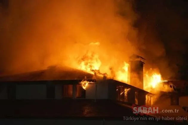 Kastamonu’da 3 katlı konağın çatı katında yangın çıktı!