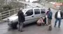 Yolun karşısına geçmeye çalışan kadına araç çarptı | Video