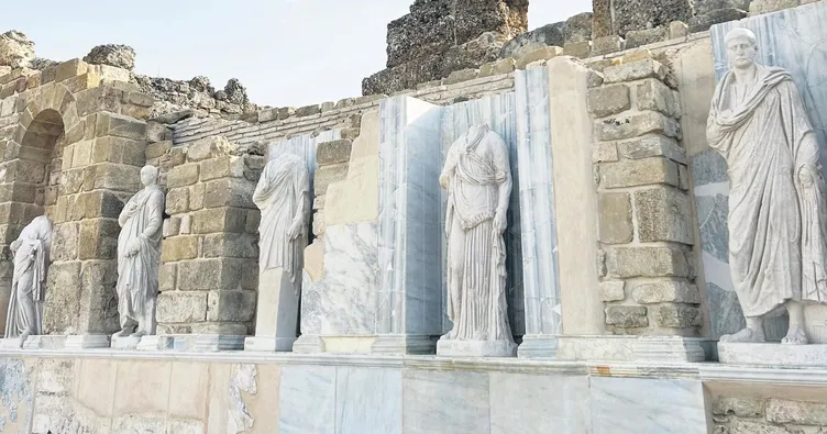 Kadınlar toprağı kazarak tarih yazıyor