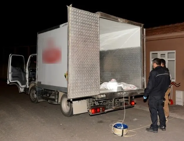 Piliç eti taşınan kamyonda 35 kilo esrar ele geçirildi