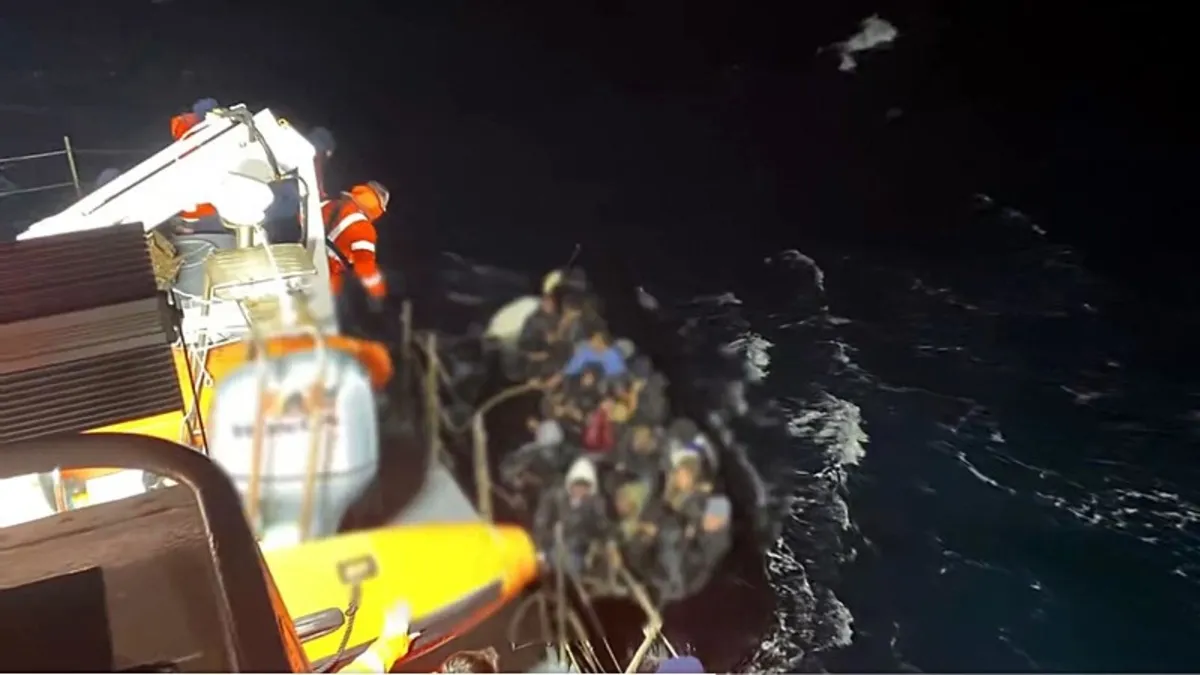 Göçmen botu battı: 1 ölü, 7 kayıp