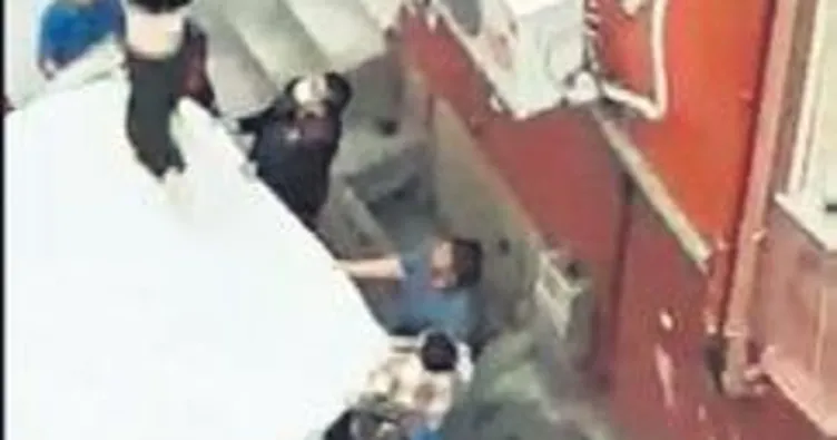 Çarşafa atlayarak kurtuldular