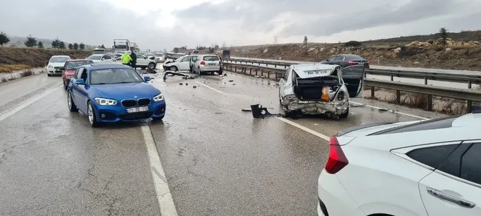 Ankara’da zincirleme trafik kazası: 4 yaralı