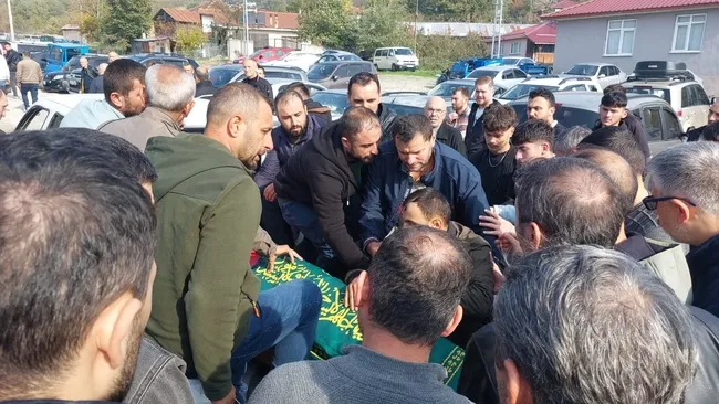 son-dakika-butun-il-ona-agladi-sakaryadaki-patpat-faciasinda-hayatini-kaybeden-2-yasindaki-esleme-gozyaslari-i-1762605567589.jpg SON DAKİKA... Bütün il ona ağladı! Sakarya'daki patpat faciasında hayatını kaybeden 2 yaşındaki Eslem'e gözyaşları ile veda!