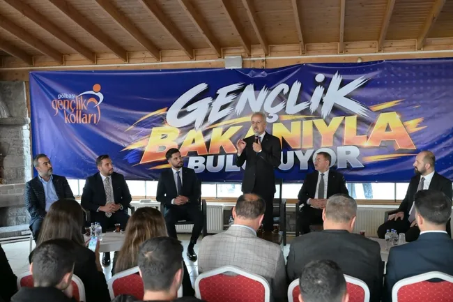 bakan-uraloglu-ankarada-genclerle-bulustu-1793266876057.jpg